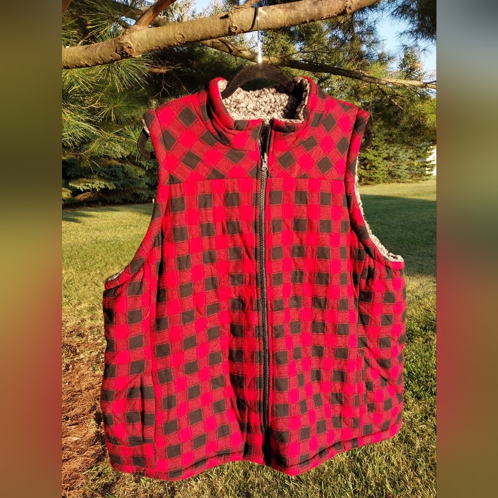 Maurice Women's Reversible Vest. Size 3 (as in 3X). Cotton and Sherpa fabric.